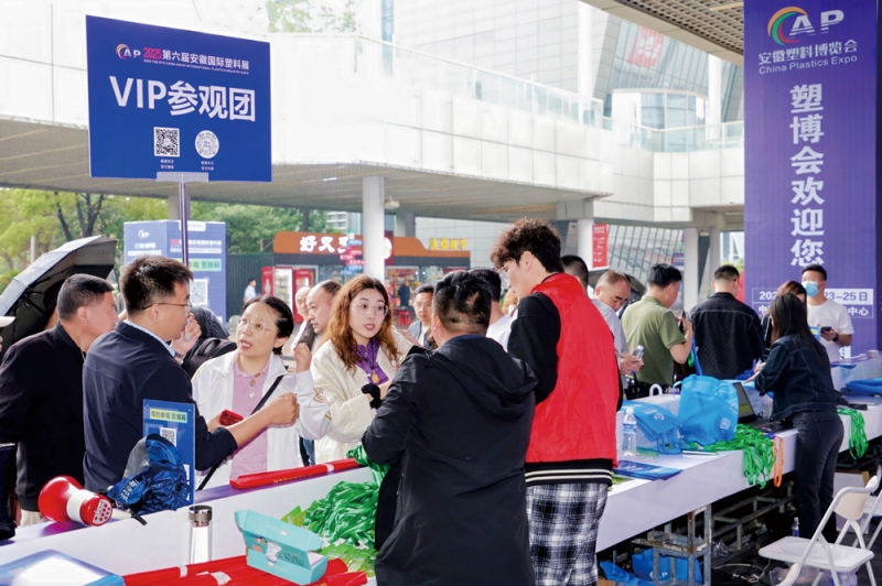 組委會通過客服團(tuán)隊一對一精準(zhǔn)邀約采購商