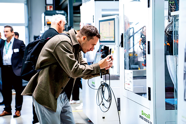 伊之密德國子公司以一場精彩紛呈的“技術秀”拉開了活動序幕